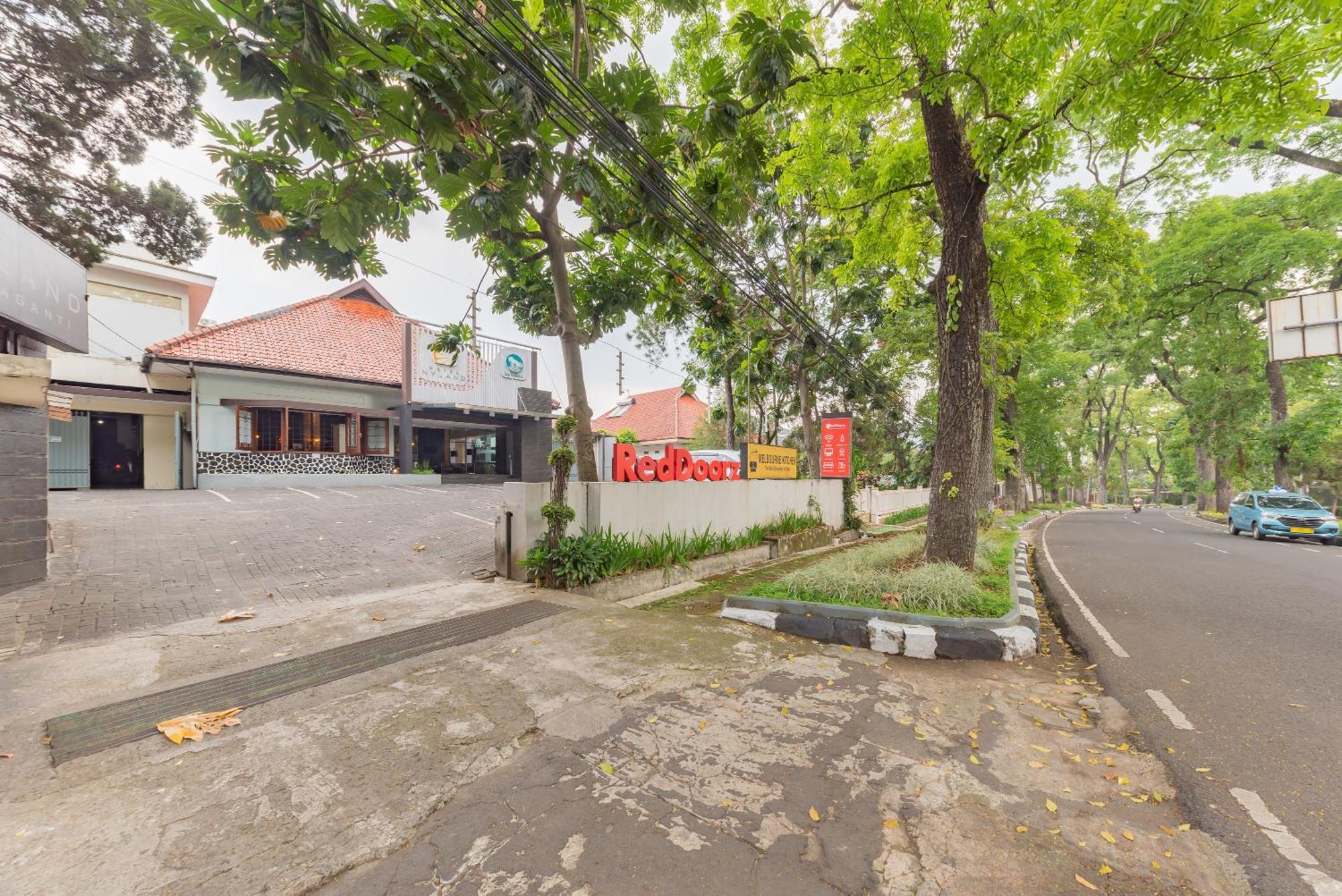 Reddoorz Plus @ Cipaganti Street 3 万隆 外观 照片