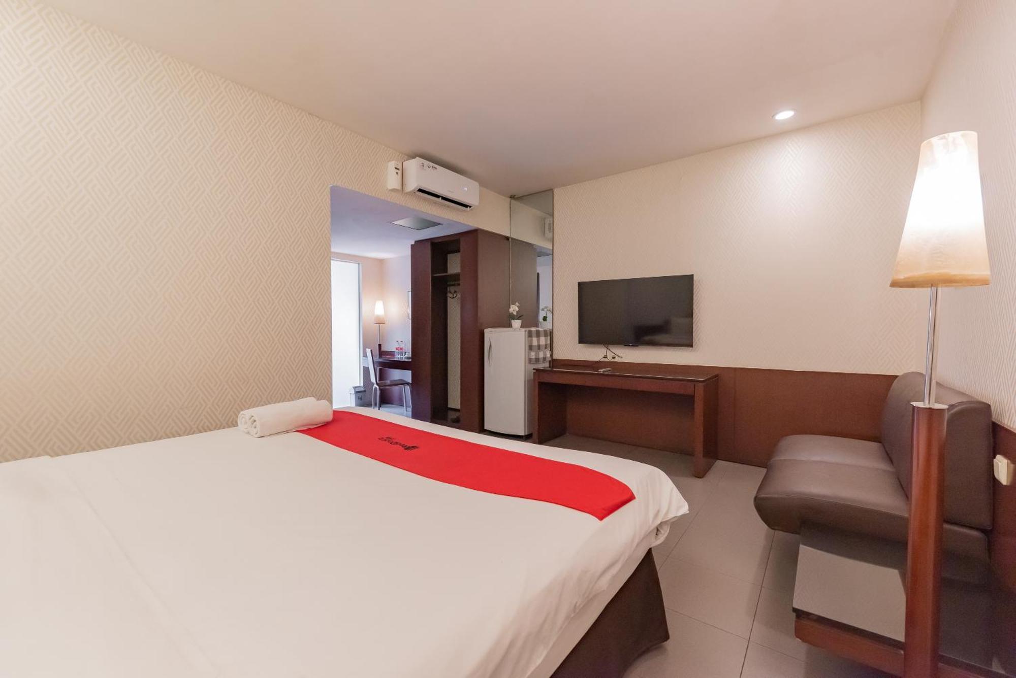 Reddoorz Plus @ Cipaganti Street 3 万隆 外观 照片