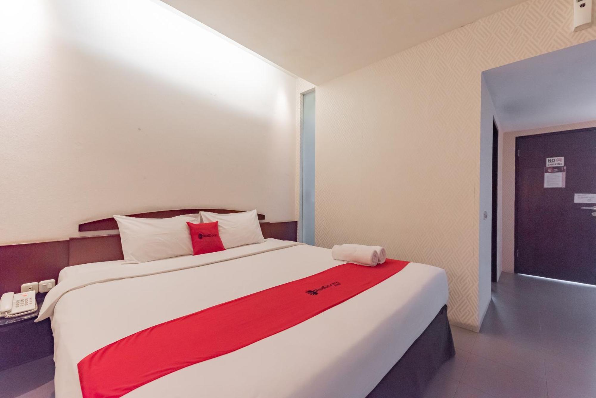Reddoorz Plus @ Cipaganti Street 3 万隆 外观 照片